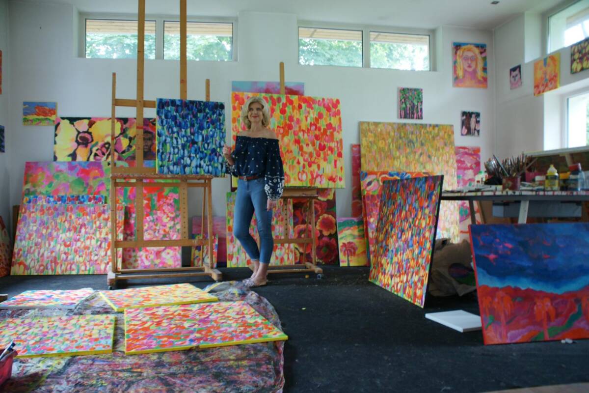 “LA DAMA DI CAPESTRANO”: AMORE E TULIPANI, MOSTRA DELL’ARTISTA POLACCA BEATA MURAWSKA