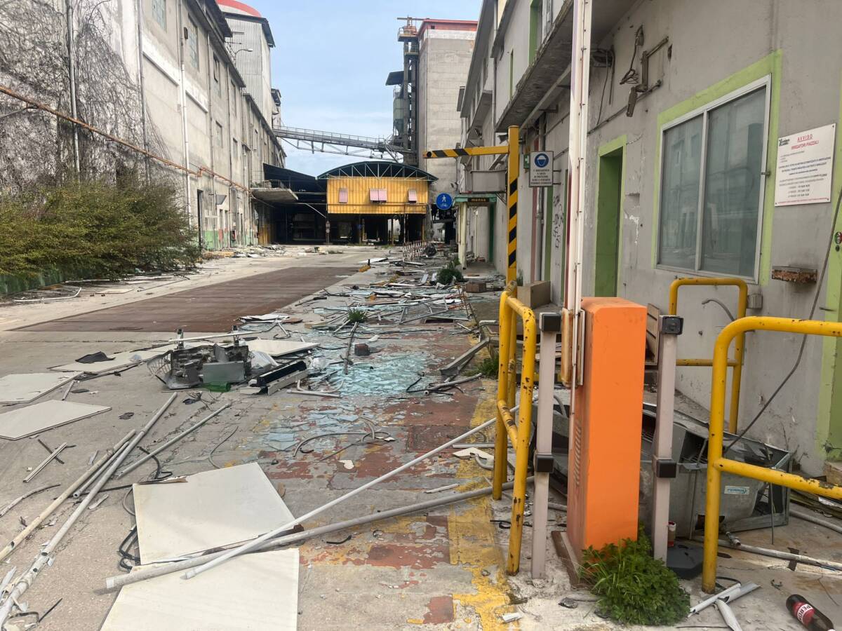 EX CEMENTIFICIO A PESCARA: SOPRALLUOGO DI SOSPIRI E DEL TRECCO IN VISTA DELLA DEMOLIZIONE
