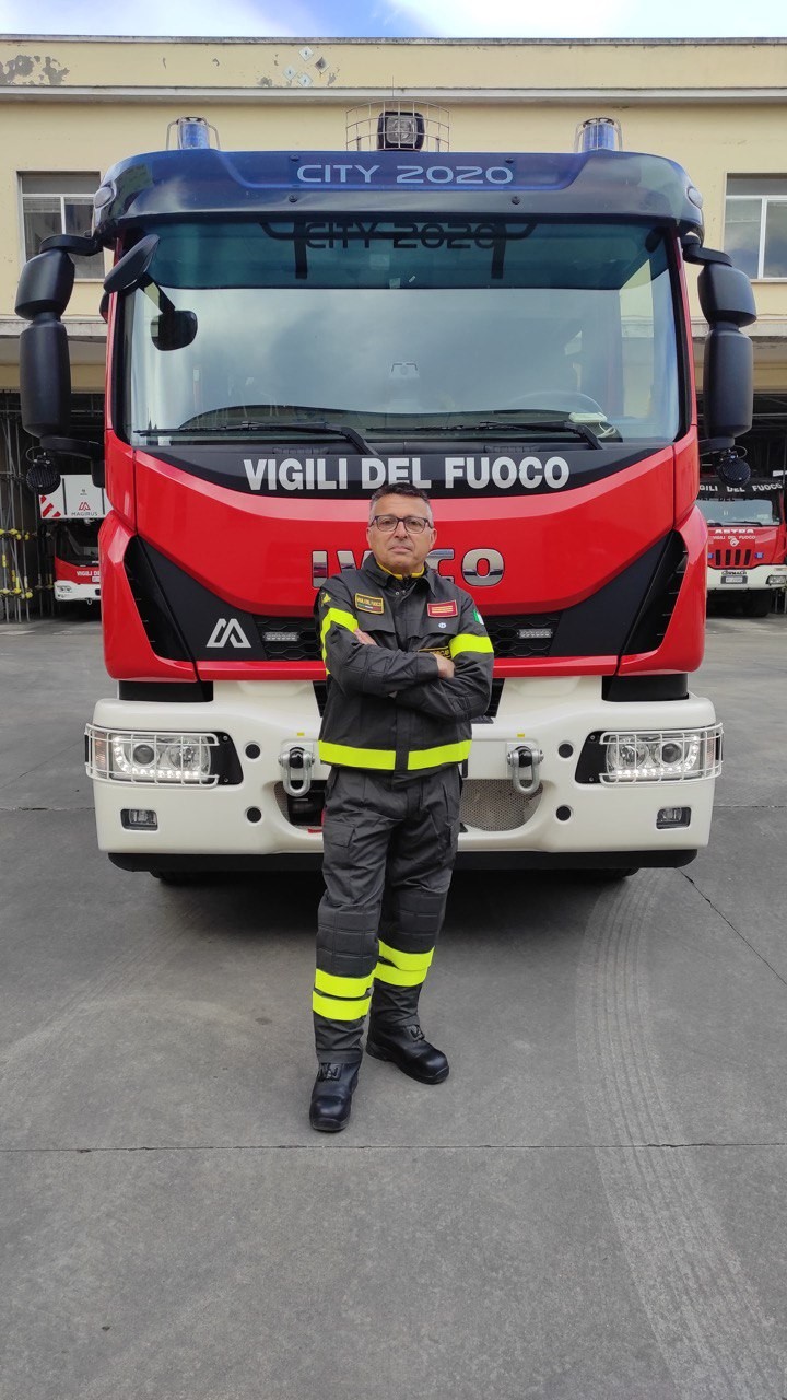 VIGILI DEL FUOCO DI PESCARA: IN PENSIONE DOPO 33 ANNI IL CAPO REPARTO PANTALONE