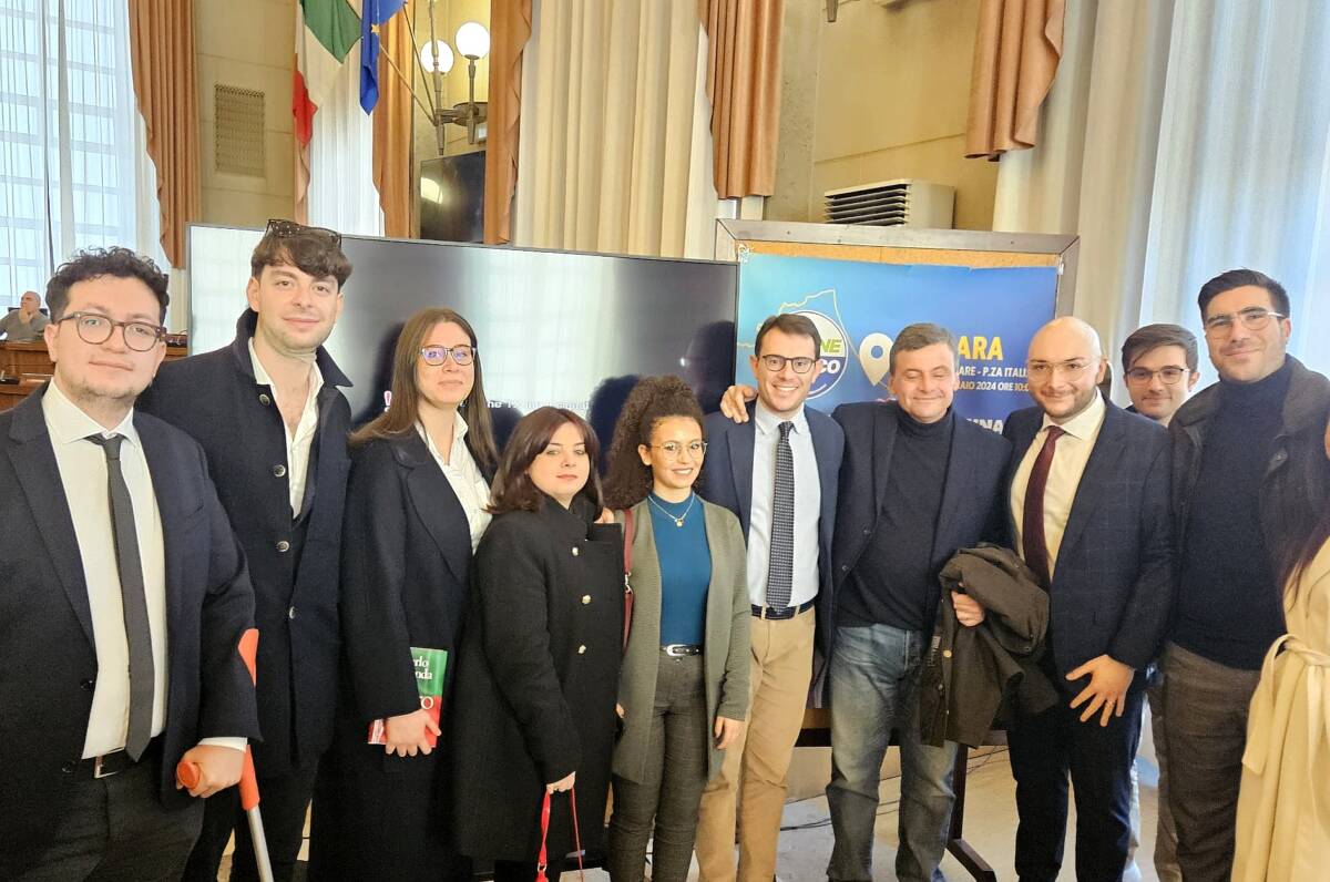 AZIONE UNDER 30 CONTRO MARSILIO: “LA NOSTRA E’ UNA GENERAZIONE IN FUGA DALL’ABRUZZO”