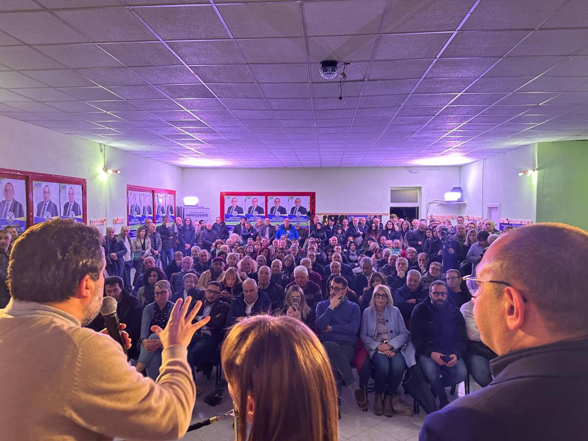 FOLLA PER SALVINI E IMPRUDENTE ALL’AQUILA: “I FIGLI MANGINO PRODOTTI DELLA NOSTRA TERRA”