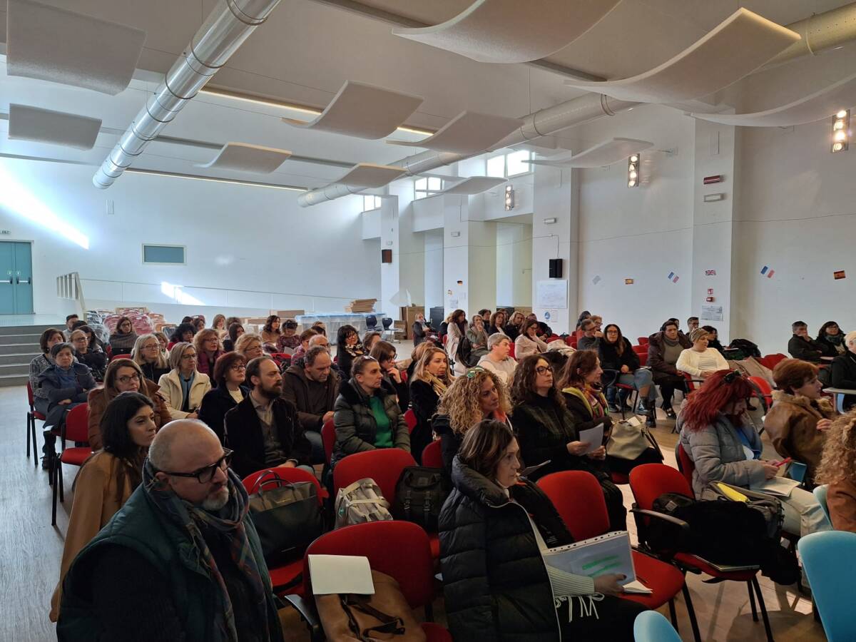 DIMENSIONAMENTO SCOLASTICO: AFFOLLATA ASSEMBLEA AD AVEZZANO CONTRO LE SCELTE DELLA REGIONE