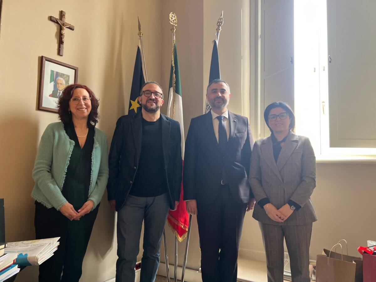 L’AQUILA: SINDACO E ASSESSORI INCONTRANO CONSOLE DI ROMANIA, “INTEGRAZIONE E COLLABORAZIONE”