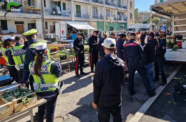 CONTROLLI DEI CARABINIERI NEL MERCATO RIONALE DI PESCARA: MULTA DI 15MILA EURO A UNA DITTA