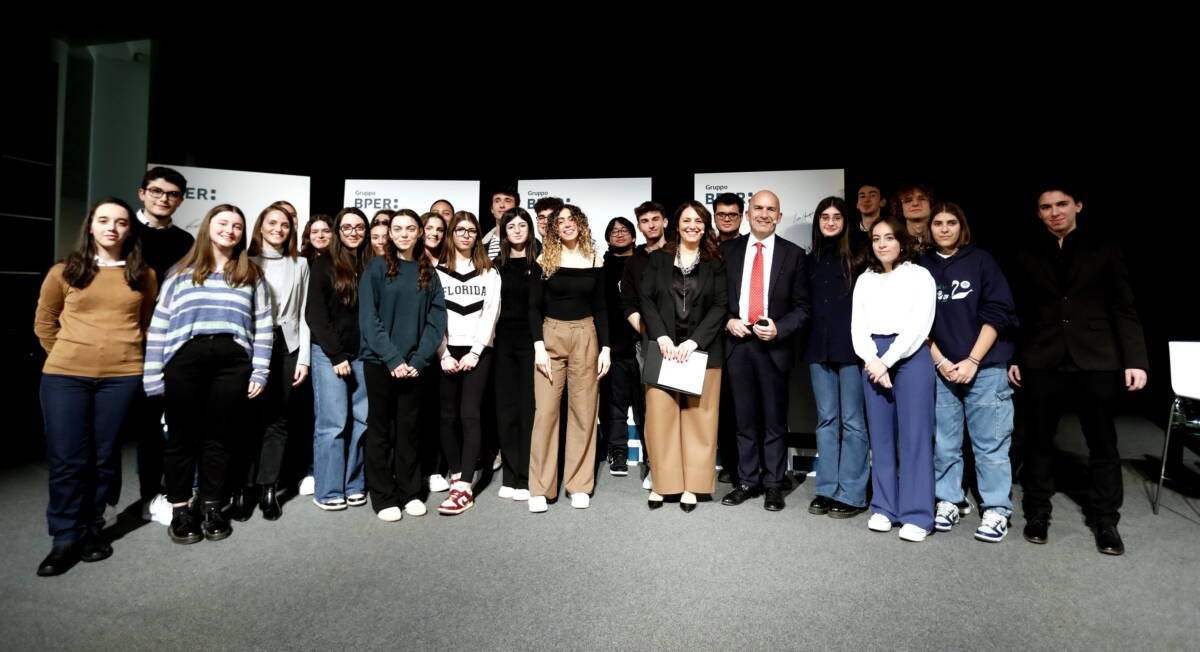 BPER BANCA: CONSEGNATE BORSE DI STUDIO AGLI STUDENTI  ABRUZZESI PIU’ MERITEVOLI