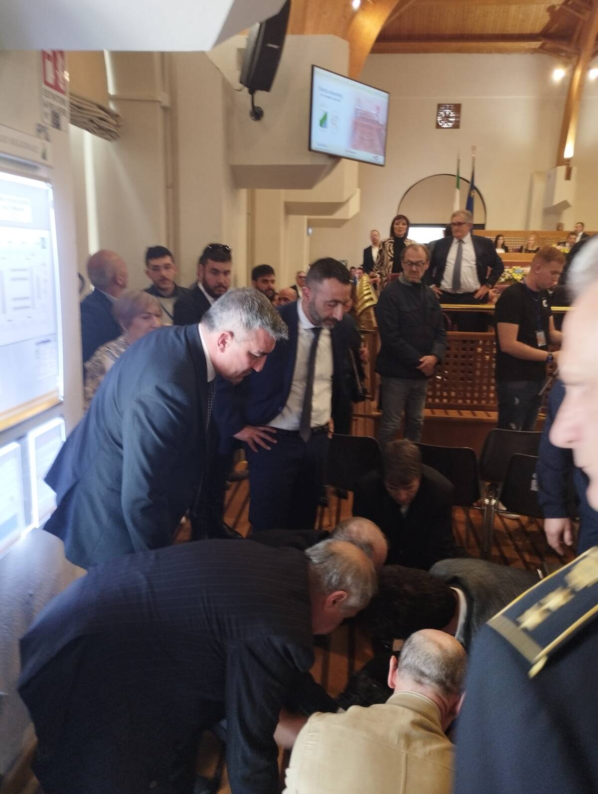 CONSIGLIO REGIONALE: IMPROVVISO MALORE DI UNA SPETTATRICE, INTERROTTA SEDUTA