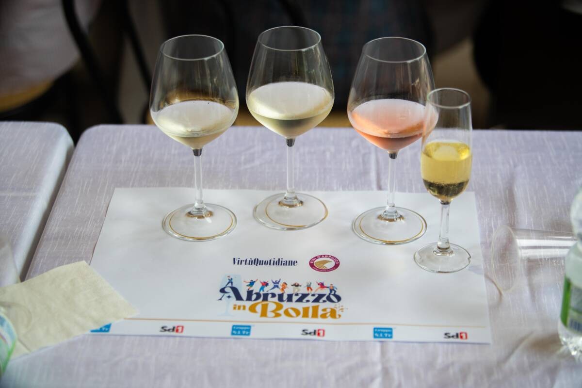 ABRUZZO IN BOLLA “ALLA CIECA”: IL 7 MAGGIO ALL’AQUILA DEGUSTAZIONE SPUMANTI  CON BOTTIGLIE COPERTE