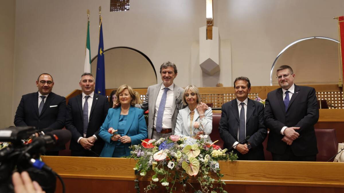 NUOVA GIUNTA: 4 CONFERME, 2 DONNE, 3 AQUILANI, <BR>I CURRICULUM DEGLI ASSESSORI DEL MARSILIO BIS