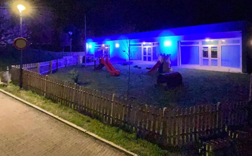 GIORNATA MONDIALE PER LA CONSAPEVOLEZZA SULL’AUTISMO: LUCI BLU SU SCUOLA INFANZIA POGGIO PICENZE