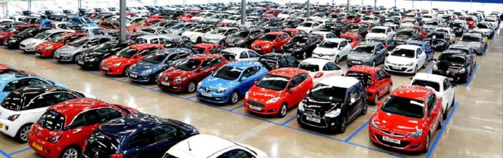 IL MERCATO DELL’AUTO IN ROSSO, STELLANTIS PERDE L’11,9%