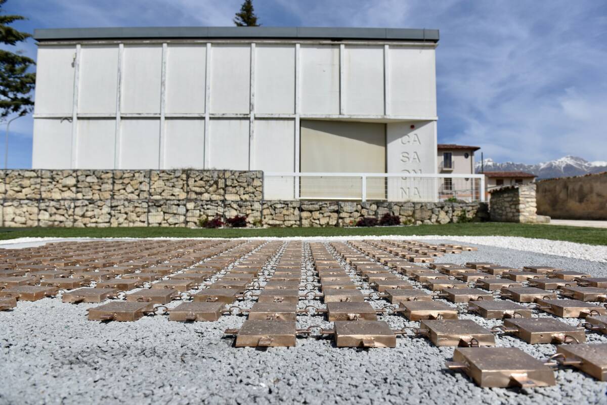 TERREMOTO L’AQUILA: 309 TESSERE PER LA “COPERTA” DI GUZZINI, “SARA’ SIMBOLO DELLA NUOVA ONNA”