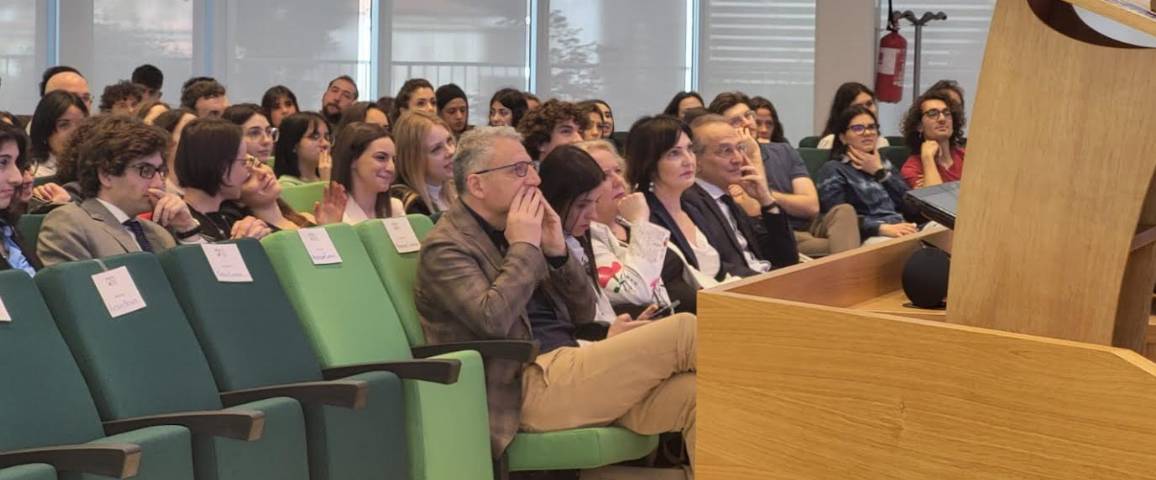 EUROPEE: DE BLASIS INCONTRA STUDENTI, APPELLO AL VOTO “PER UNA DEMOCRAZIA FORTE”
