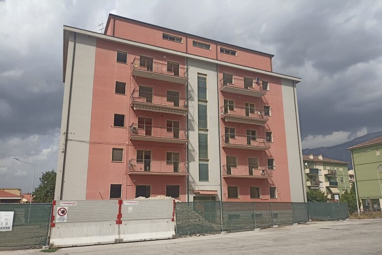PALAZZINA BEFFATA DAL SUPERBONUS A SULMONA: GIUDICE DISPONE PERIZIA PER I DANNI