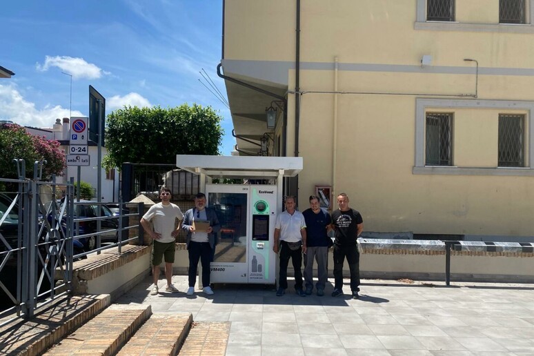 DA SULMONA FINO A TROPEA: IL “MANGIAPLASTICA” ORA AL SERVIZIO DI 121 COMUNI