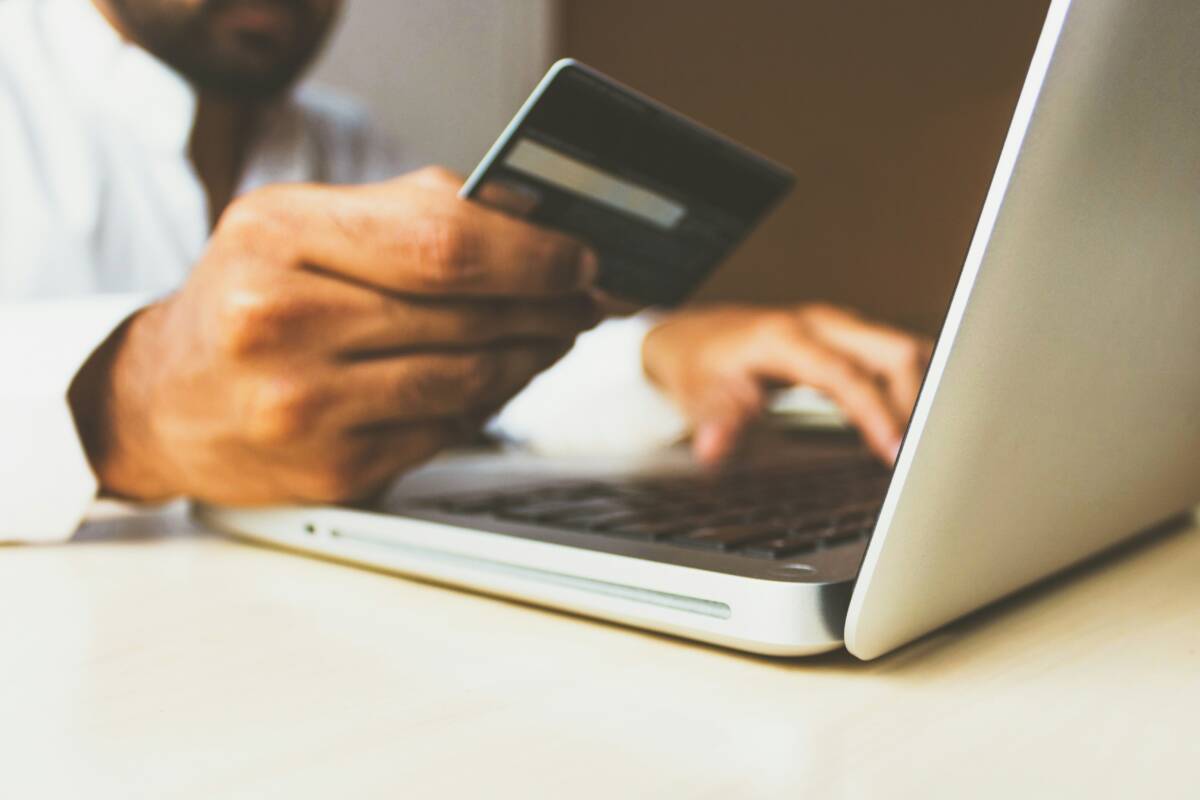 L’E-COMMERCE IN ITALIA NEL 2024: L’INDAGINE NETCOMM