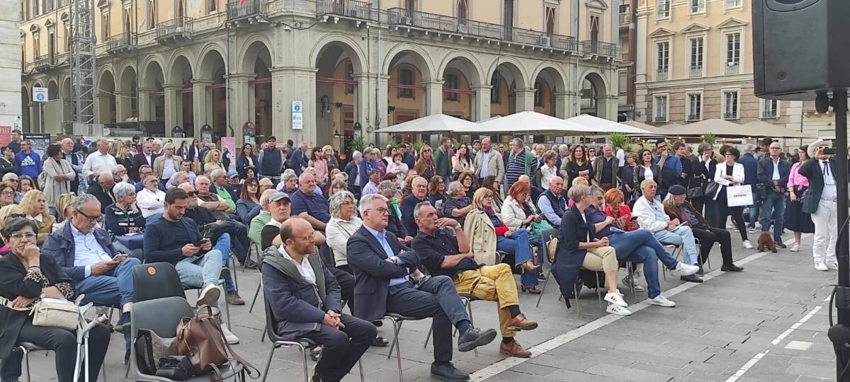 EUROPEE: FOLLA A TERAMO PER I CANDIDATI DEL PD ANTONIO DECARO E MANOLA DI PASQUALE