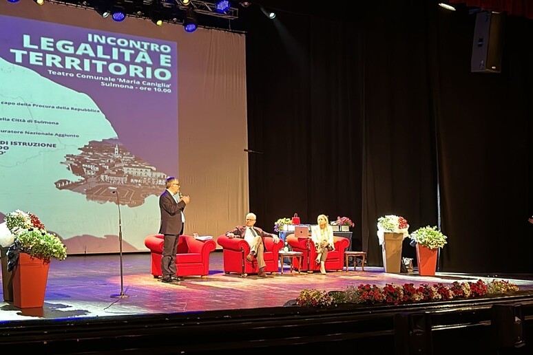 IL PM ANTIMAFIA DE SIMONE A SULMONA: “DIFFICILE FAR CAPIRE IL FENOMENO DOVE NON E’ RADICATO”