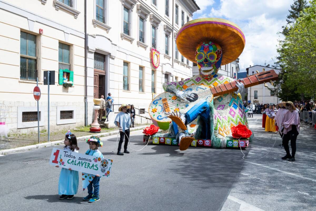 ROCCA DI MEZZO: MIGLIAIA DI VISITATORI PER LA FESTA DEL NARCISO