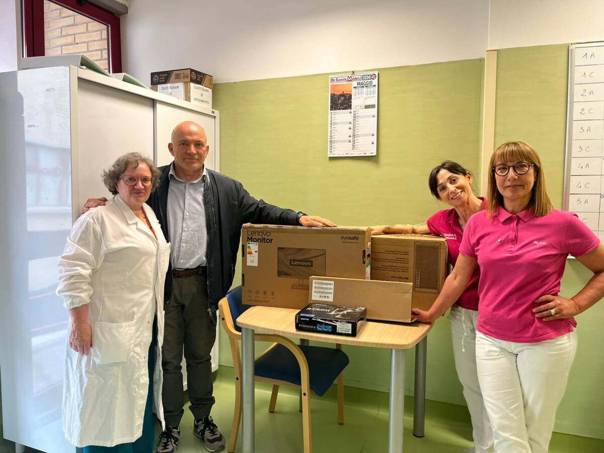 L’AQUILA: L’ASSOCIAZIONE 360° SOLIDALE DONA PC AL REPARTO DI PEDIATRIA