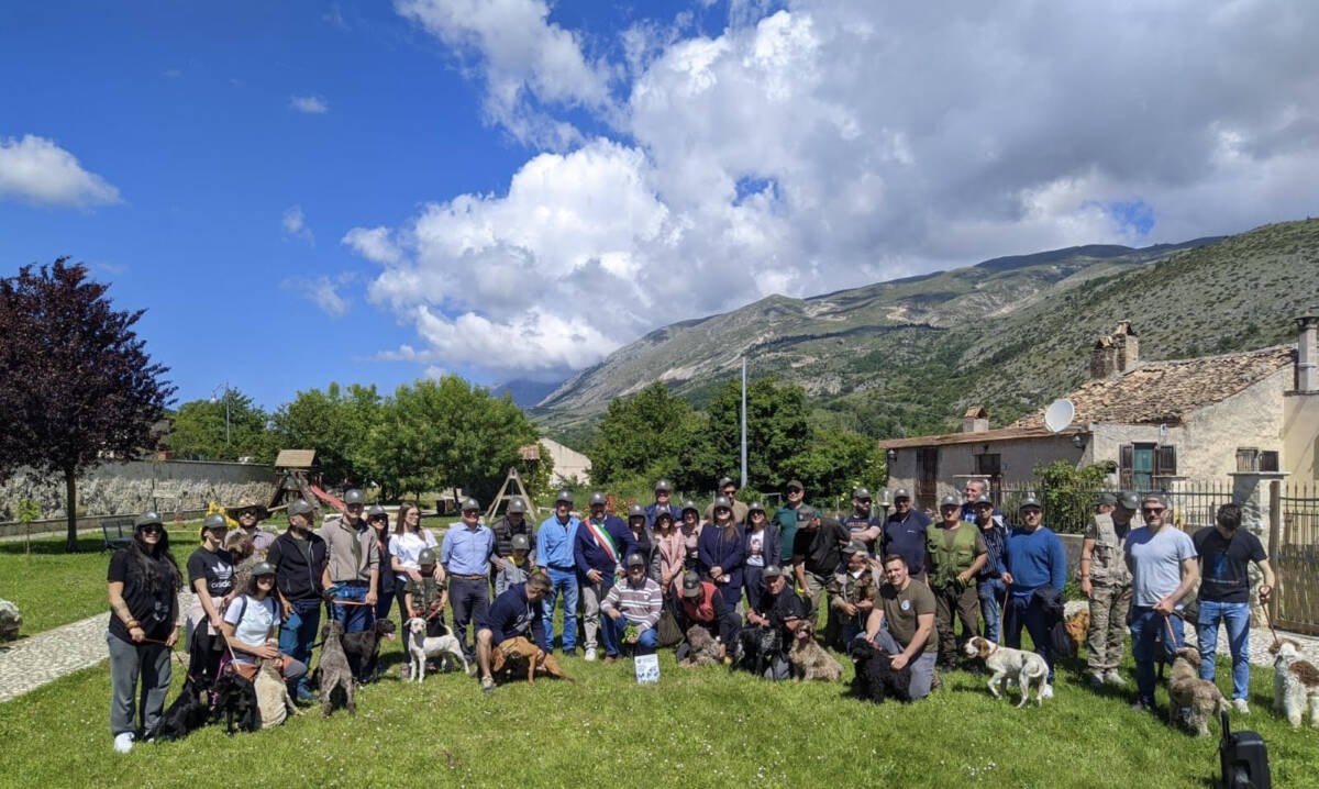 OVINDOLI: LA BENEDIZIONE DEI CANI DELL’ASSOCIAZIONE TARTUFAI DELLA MARSICA