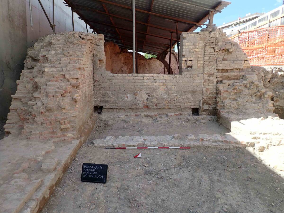 RIPORTATI ALLA LUCE NUOVI RESTI DEL BASTIONE SAN VITALE DURANTE I LAVORI SULLA FERROVIA A PESCARA