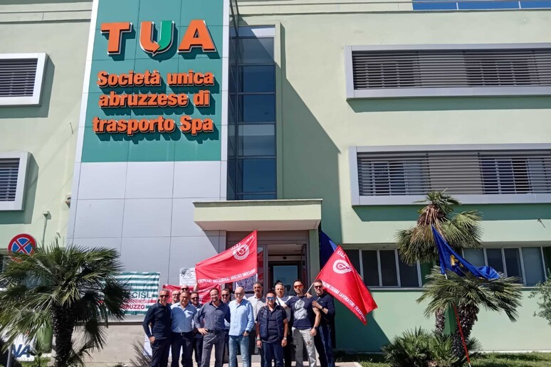 TRASPORTI: SCIOPERO E SIT-IN SOTTO LA SEDE DI TUA A PESCARA CON SCIOPERO DI 4 ORE