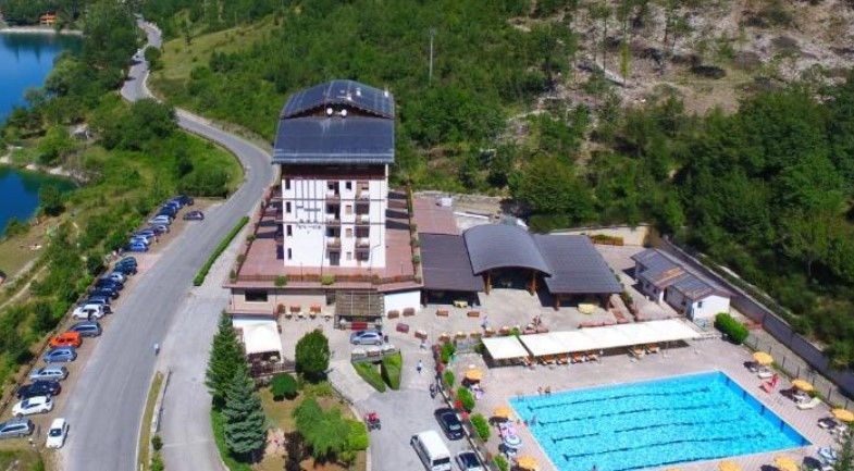 SCANNO: ARRESTO CARDIACO MENTRE FA IL BAGNO NELLA PISCINA DELL’HOTEL, BIMBA DI 10 ANNI IN OSPEDALE