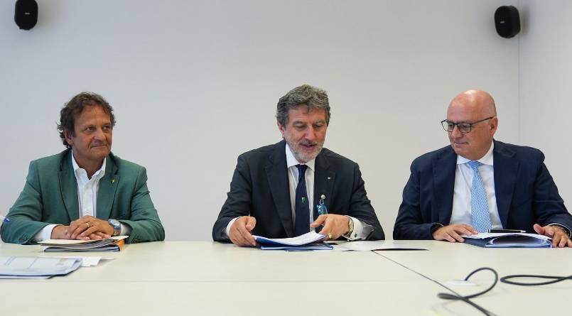AUMENTI BIGLIETTI AUTOBUS: PD ALL’ATTACCO DI MARSILIO, “STANGATA, ECCO RISOLUZIONE PER ABOLIRLA”