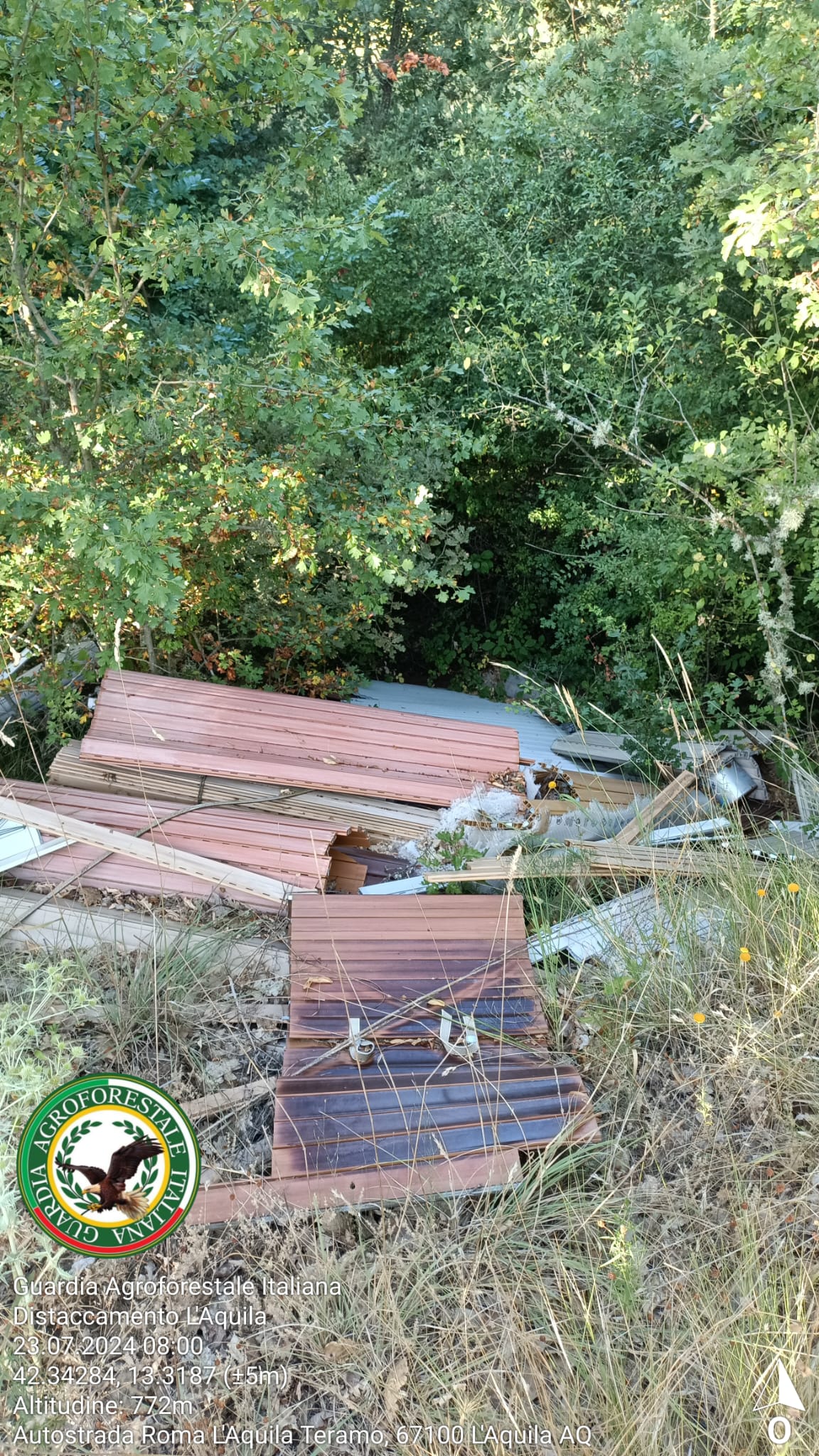 L’AQUILA: GUARDIE AGROFORESTALI SCOPRONO DISCARICA ABUSIVA DI MATERIALI EDILI, TRA CUI ETERNIT