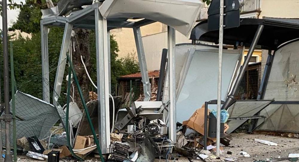 SCONTRONE: ASSALTO AL BANCOMAT CON ESPLOSIVO, BOTTINO DI 50MILA EURO