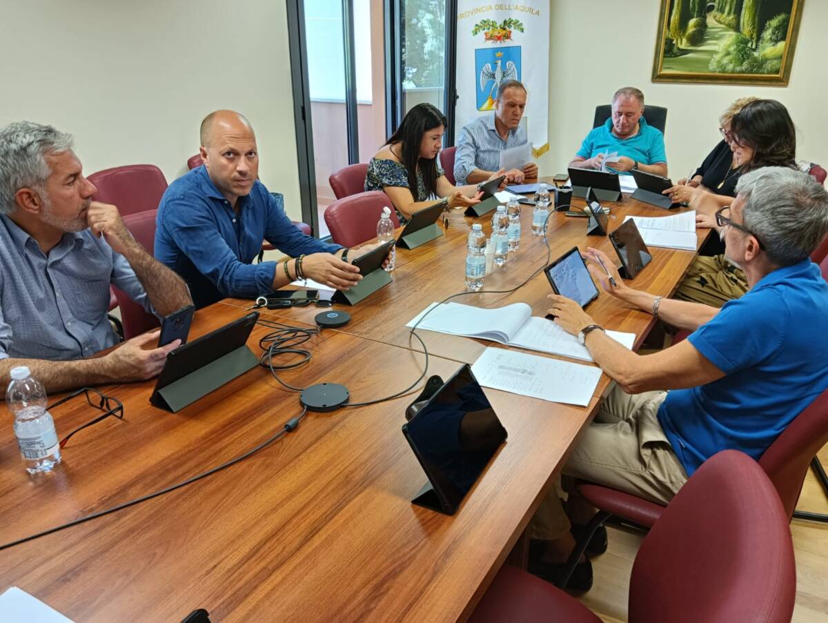 PROVINCIA L’AQUILA: STABILIZZAZIONE DI 14 DIPENDENTI ED INTERVENTI SU SCUOLE E VIABILITA’