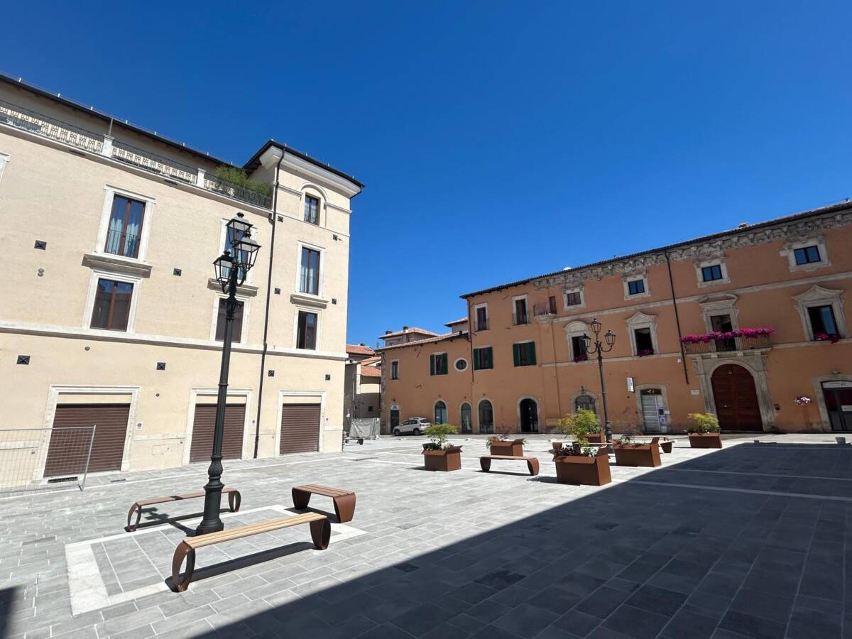 L’AQUILA: LAVORI DI RIQUALIFICAZIONE CONCLUSI, RICONSEGNATA PIAZZA CHIARINO