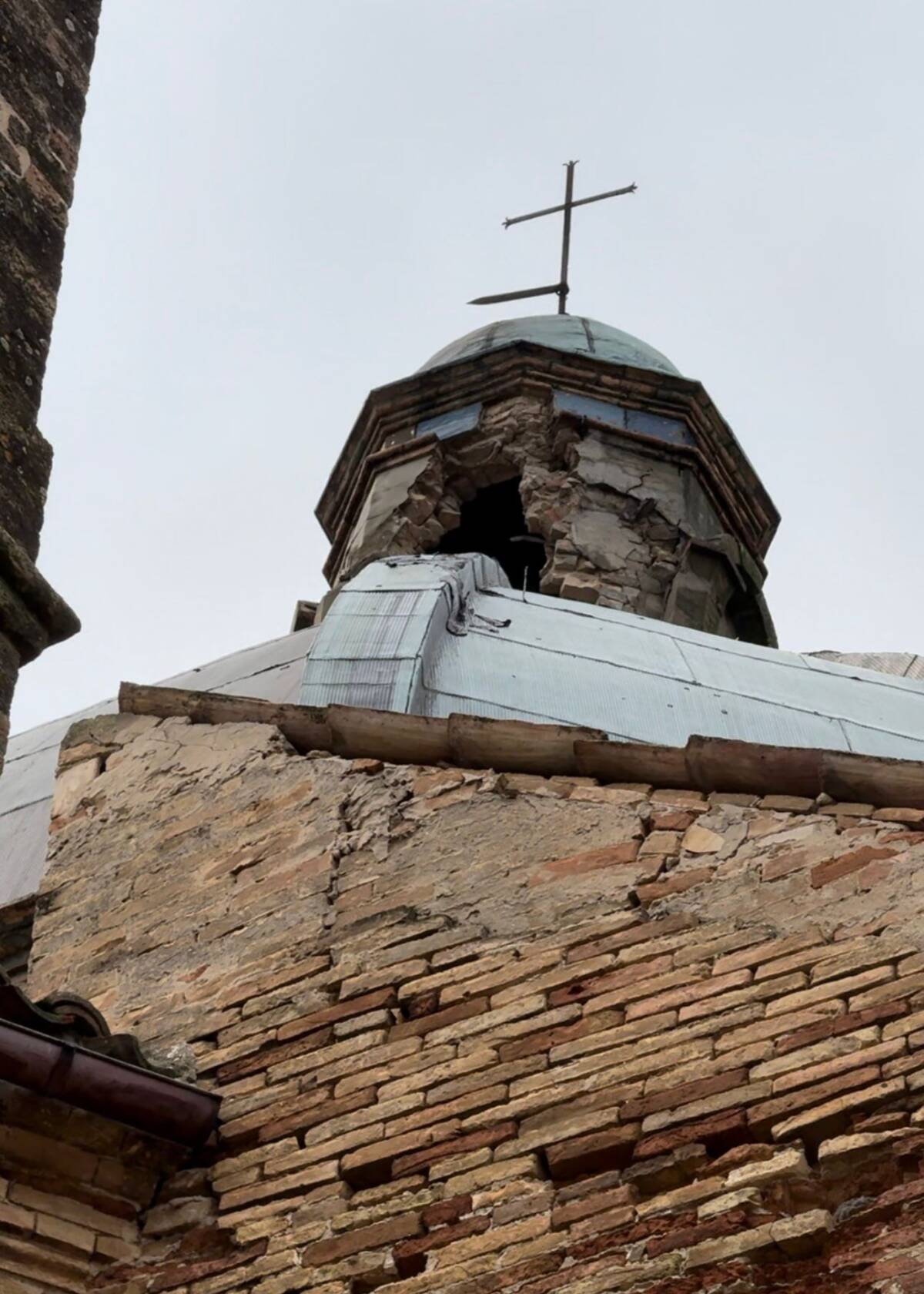 ROSETO: CUPOLA CHIESA COLPITA DA FULMINE, SGOMBERATE QUATTRO FAMIGLIE E CHIUSE LE STRADE DEL BORGO