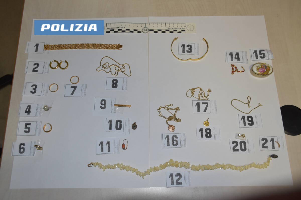 AVEZZANO: TRUFFANO ANZIANA AD ASCOLI, DUE 20ENNI ARRESTATI AL CASELLO DELL’A25, CON ORO E MONILI