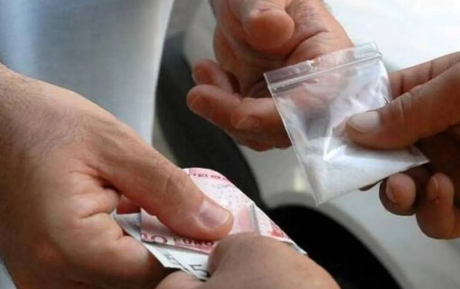 PREZZA: CENTRALE SPACCIO DI COCA ED EROINA NEL BOSCO, ARRESTATO MAROCCHINO, ALTRO PUSHER RICERCATO