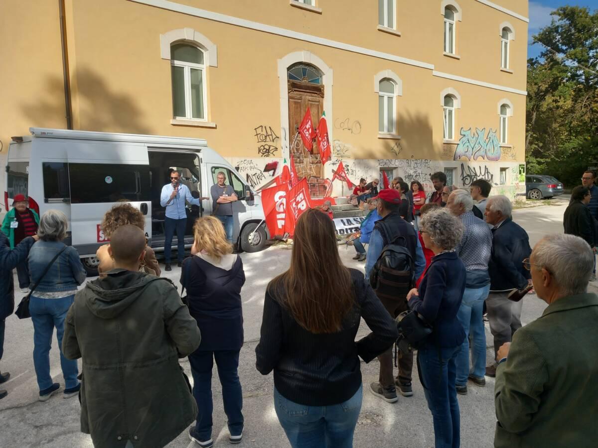 L’AQUILA: “EX OSPEDALE PSICHIATRICO COLLEMAGGIO IN TOTALE ABBANDONO”, SIT IN CGIL E PD