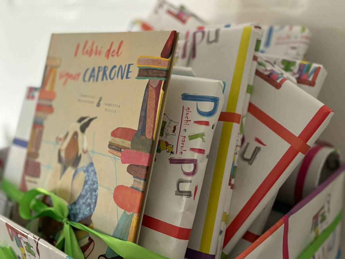 L’AQUILA: DONAZIONE LIBRI A PRIMARIA DE AMICIS, IN RICORDO DELLA MAESTRA MARIA PIA DELLI FICORILLI