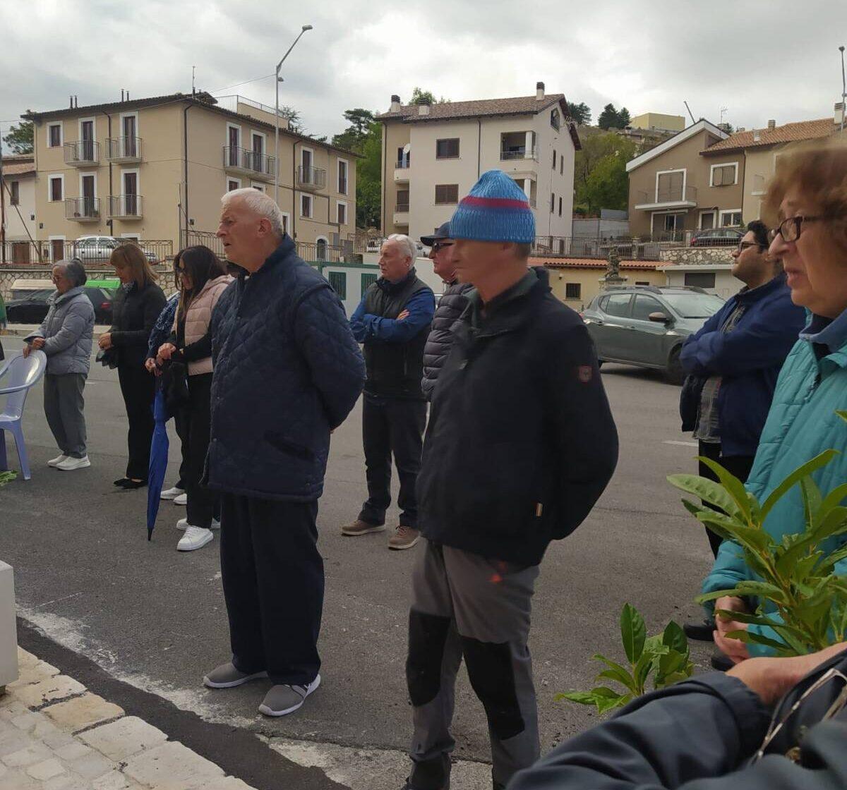 L’AQUILA: SANTUARIO ROIO INAGIBILE DA SISMA 2009, FEDELI VANNO A PREGARE FUORI PER LA PACE