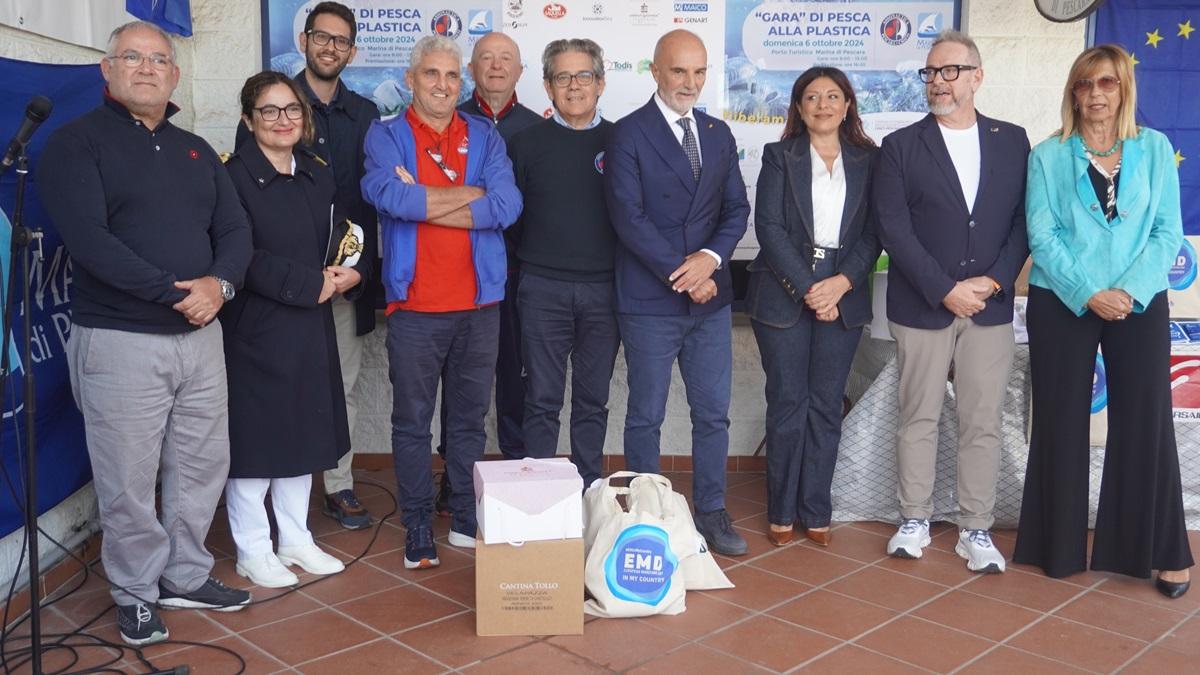 PESCARA: SUCCESSO DELLA GARA DI PESCA ALLA PLASTICA, RIMOSSI 60 CHILI DI RIFIUTI