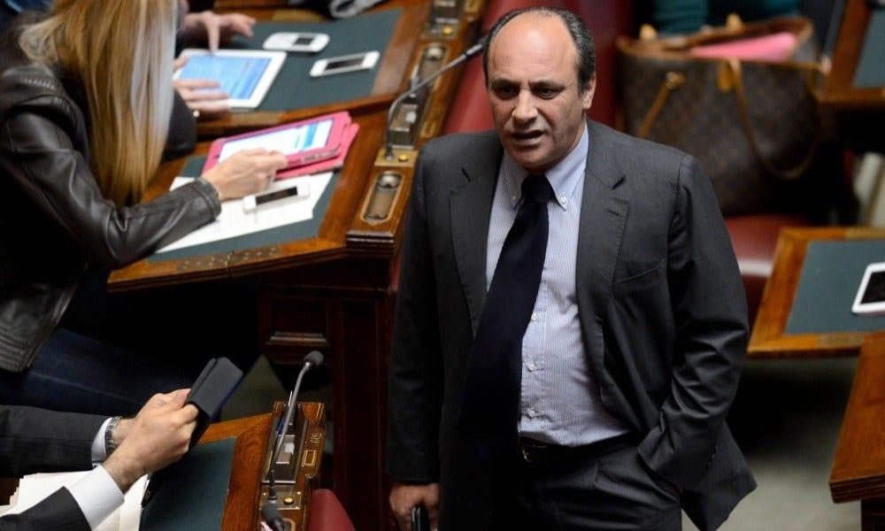 IL RITORNO IN POLITICA DI PICCONE CON FI: EX PARLAMENTARE E SINDACO CELANO FA INCETTA DI TESSERE