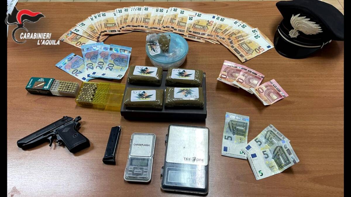 AVEVANO IN CASA 400 GRAMMI DI DROGA, SOLDI, UNA SCACCIACANI E MUNIZIONI: 2 ARRESTI A SULMONA