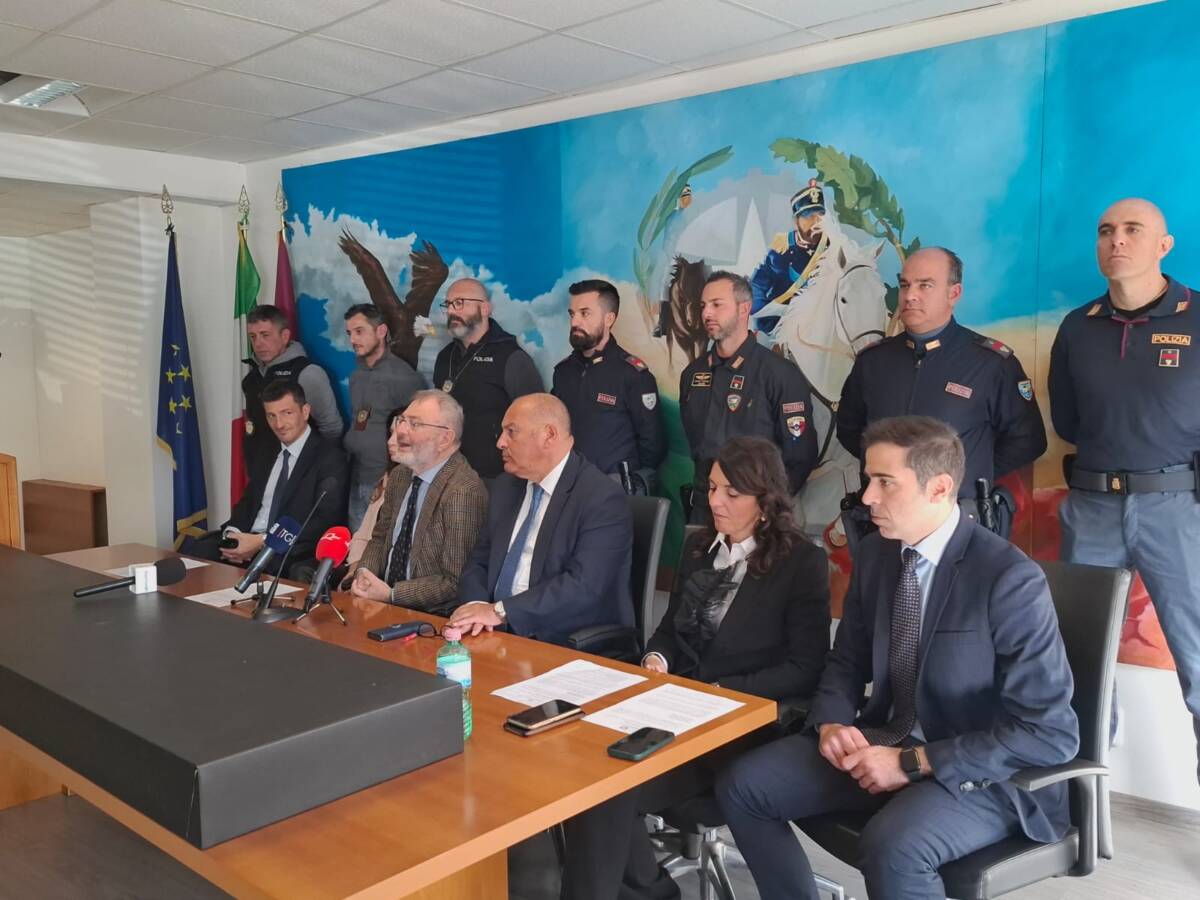 COCAINA: MAXIRETATA ALL’AQUILA, SGOMINATA BANDA. I NOMI DEGLI ARRESTATI, 26 IN CARCERE