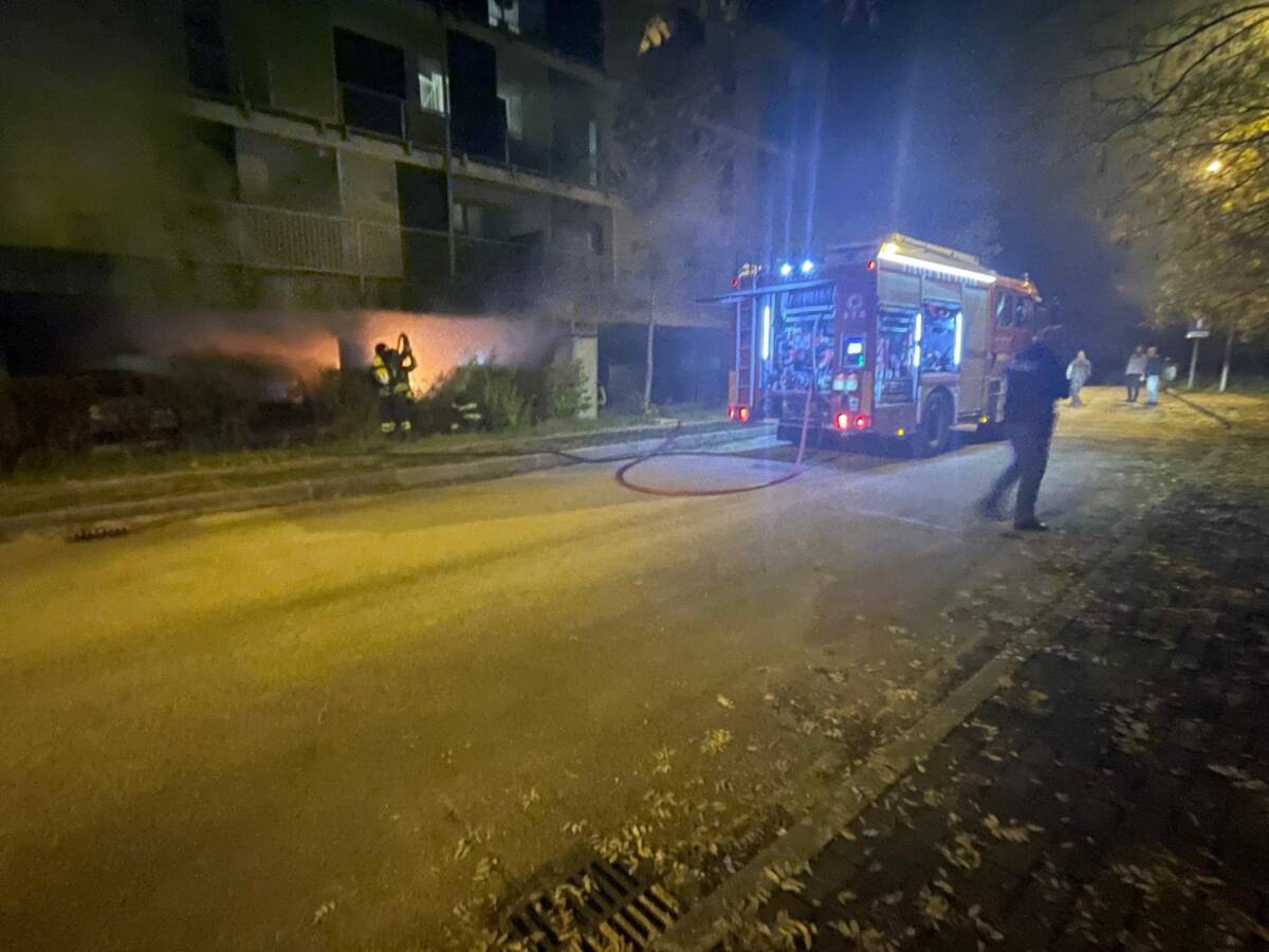 L’AQUILA: PAURA AL C.A.S.E. DI GIGNANO, AUTO IN FIAMME NEL PARCHEGGIO, DOMATO DA VIGILI DEL FUOCO