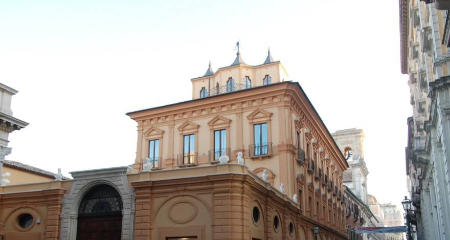 PALAZZO DE’ MAJO: MARSILIO, “SVENDITA DISONOREVOLE, REGIONE NON RESTERA’ IN SILENZIO”