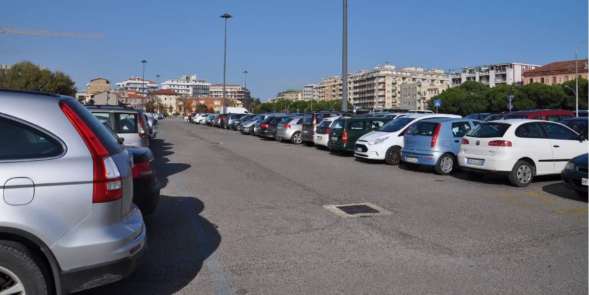 PESCARA: L’ALLARME DI CONFESERCENTI. “CHIUSI SOTTO NATALE ALTRI PARCHEGGI”