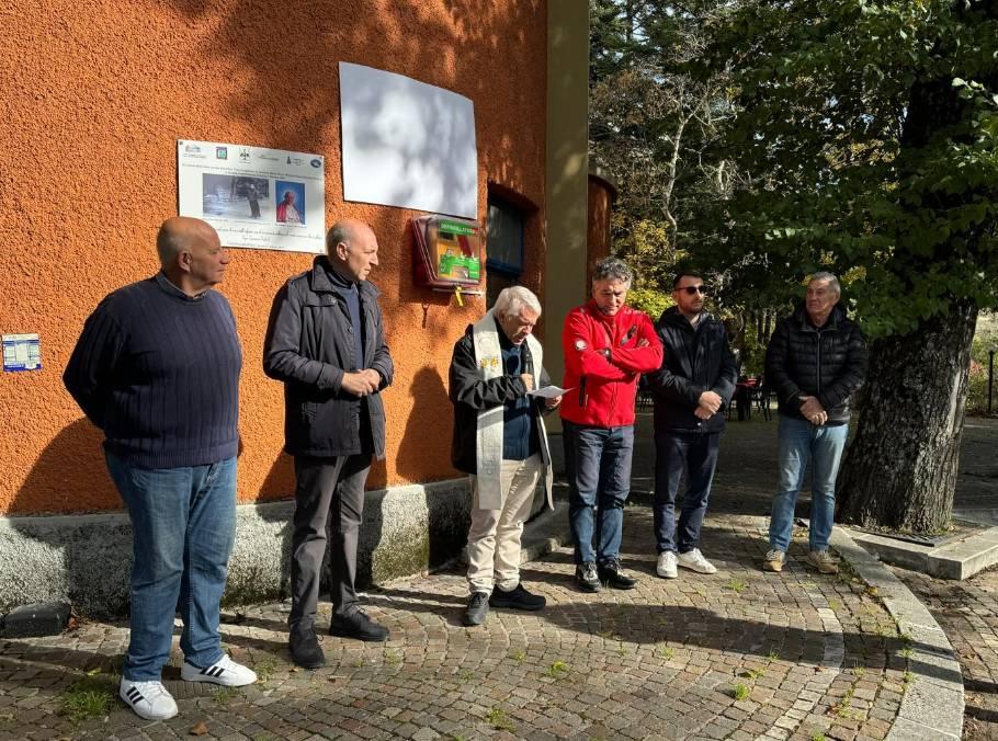 L’AQUILA: INAUGURATO DEFIBRILLATORE A FONTE CERRETO IN MEMORIA DI GIULIANO GATTI