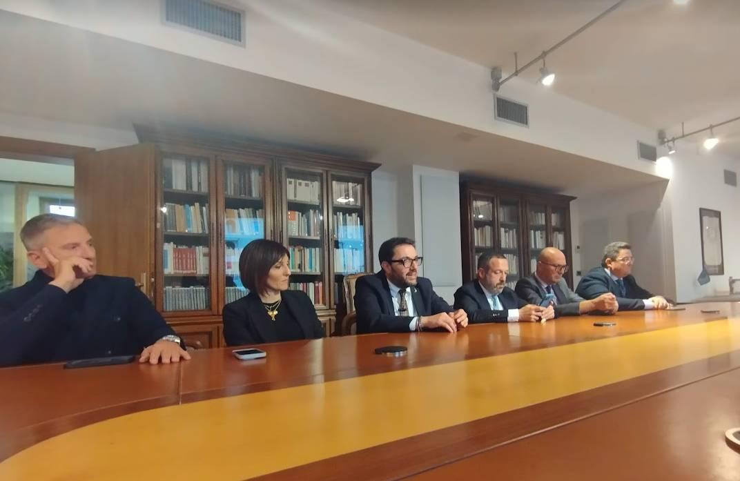 FONDI A PIOGGIA: SOSPIRI VS D’AMICO, “CRITICHI PURE, MA NON SI PERMETTA DI DIRE CHE SONO MANCE”