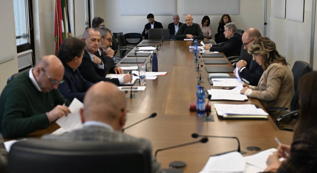 RISERVE E AUTOSTRADE IN COMMISSIONE TERRITORIO, PRIMI PASSI PER “CONSULTA GIOVANI ABRUZZO”