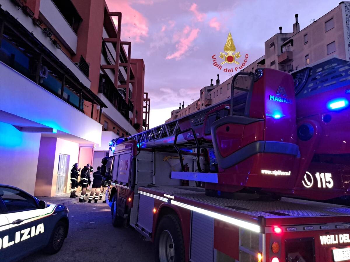 PESCARA: DOPO GLI SFRATTI ASCENSORE A FUOCO NEL PALAZZO DI VIA CADUTI PER SERVIZIO, NESSUN FERITO