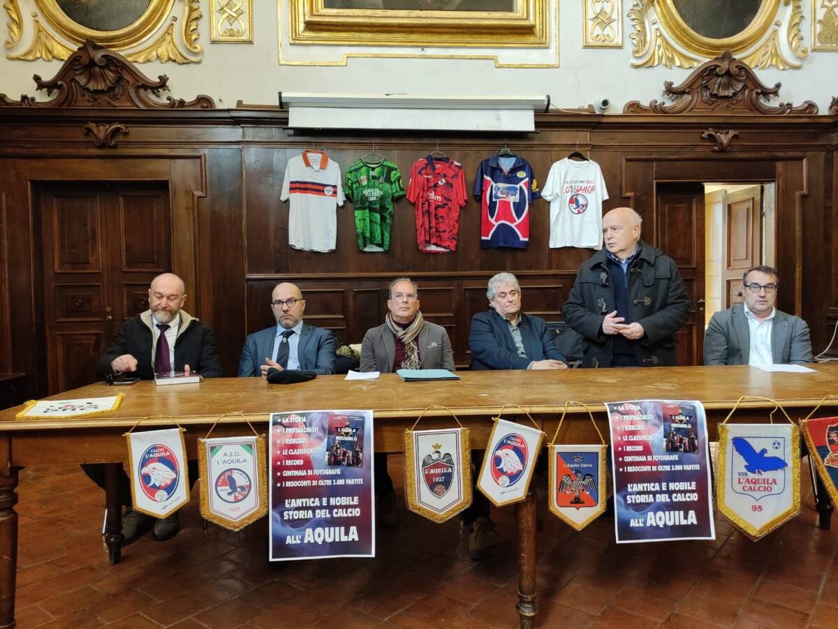 “L’AQUILA ROSSOBLU'”: PRESENTATO IL LIBRO, CONSEGNATI PREMI E RICONOSCIMENTI